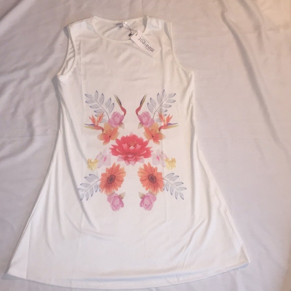 NWT white shift dress with floral print on front. - Picture 2 of 8